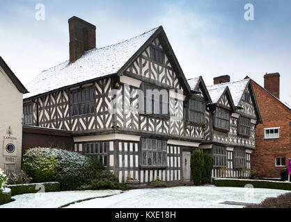 Regno Unito, Inghilterra, Cheshire, Nantwich, London Road, 1577 chiese Mansion, uno degli edifici più antichi del centro lagunare Foto Stock