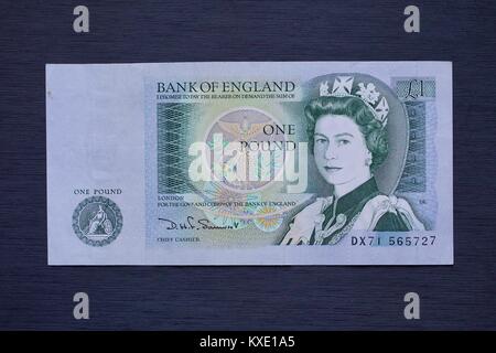 Banca d'Inghilterra £1 nota ritirati dalla circolazione nel 1988 e sostituita da una libbra di moneta Foto Stock