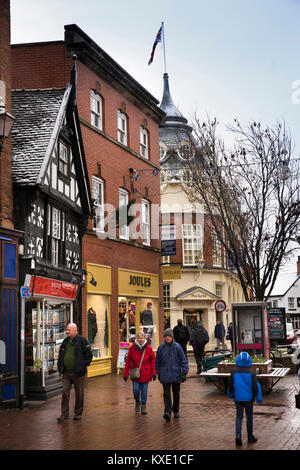 Regno Unito, Inghilterra, Cheshire, Nantwich, old graticcio casa di High Street e Ospedale Street Junction Foto Stock