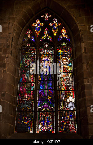 Regno Unito, Inghilterra, Cheshire, Nantwich, Chiesa di Santa Maria, 1919 Knowles famiglia finestra memoriale da Harry Clarke Foto Stock