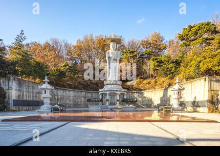 Il Big Buddha nel Tempio Bongeunsa, Seoul, Corea del Sud. Foto Stock