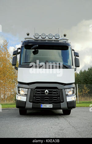 LIETO, Finlandia - 4 ottobre 2014: Renault T480 carrello trattore sul display. Renault Trucks T è aggiudicato il carrello internazionale dell'anno 2015 dall'j Foto Stock