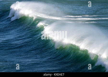 Le onde a Porthcurno Cornovaglia Foto Stock