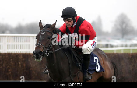 Rene della ragazza cavalcato da Harry Skelton andare a vincere la scommessa del cielo dello Yorkshire vaso d'Argento" Mares Steeple Chase a Doncaster Racecourse. Foto Stock