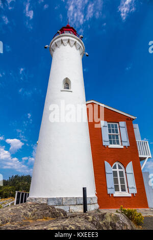 Fisgard Lighthouse National Historic Site, sull isola Fisgard in corrispondenza della bocca di porto di Esquimalt in Colwood, British Columbia, Canada. Foto Stock