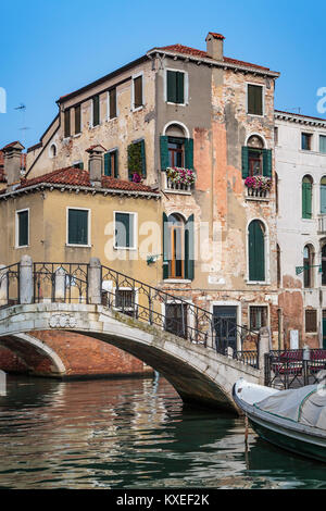 Una scena lungo il Canal Grande in Veneto, Venezia, Italia, Europa Foto Stock