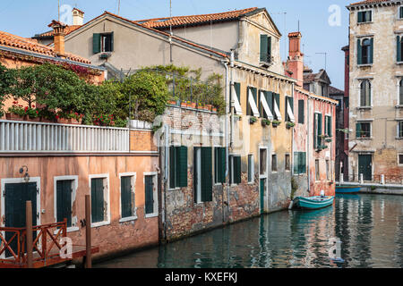 Una scena lungo il Canal Grande in Veneto, Venezia, Italia, Europa Foto Stock