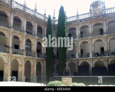 Alcalá de Henares - Colegio Mayor de San Ildefonso - Patio de Santo Tomas de Villanueva 1 Foto Stock