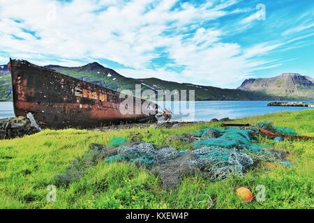 Abbandonato naufragio in Islanda Djupavik relitto arrugginito Foto Stock