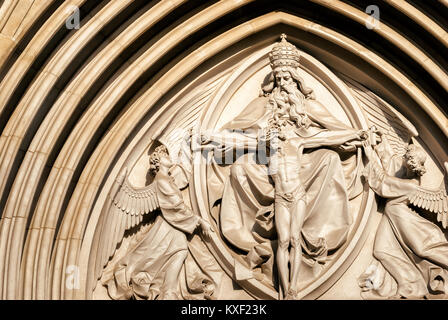 La Santa Trinità. Rilievo gotica di san Venceslao nella cattedrale di Olomouc Foto Stock