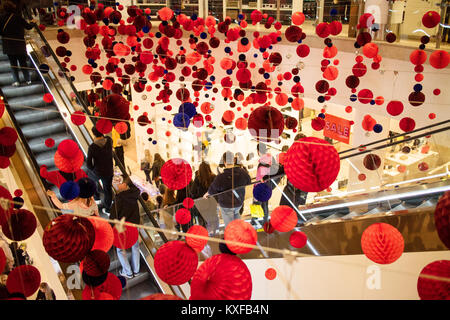 Gli amanti dello shopping da Selfridges a Manchester Intu Trafford Park Foto Stock