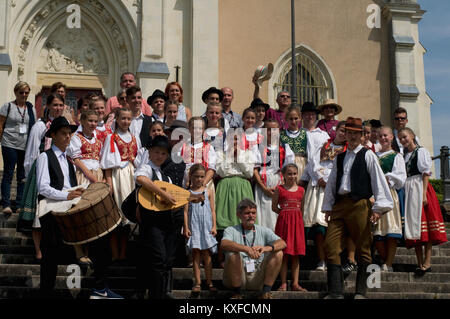 Truppa di folk ungherese ballerini Foto Stock