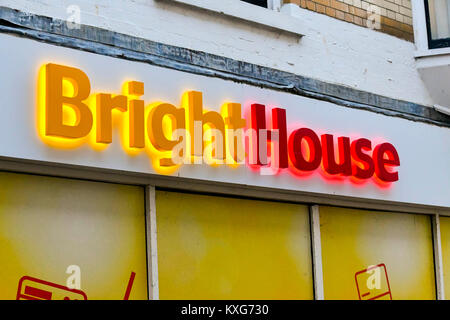 Weymouth Dorset, Regno Unito. 9 gennaio 2018. Bright House shopfront segno a Weymouth, Dorset. Credito Foto: Graham Hunt/Alamy Live News. Foto Stock