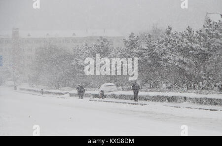 Weihai, Weihai, Cina. Il 9 gennaio, 2018. Weihai, Cina-9Gennaio 2018:(solo uso editoriale. Cina OUT) .neve pesante hits Weihai, est della Cina di Provincia di Shandong, Gennaio 9th, 2018. Credito: SIPA Asia/ZUMA filo/Alamy Live News Foto Stock