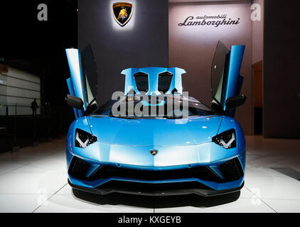 Bruxelles. Decimo gen, 2018. Foto scattata a gennaio 10, 2018 mostra la Lamborghini Aventador Roadster durante il media day del 96European Motor Show di Bruxelles, Belgio. Credito: Voi Pingfan/Xinhua/Alamy Live News Foto Stock