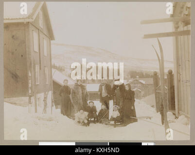 Albert Langen, Erling Bjørnson og Dagny Sautreau på ski på Aulestad, ca. 1899 - no-nb digifoto 00084 20160720 bldsa BB1580 Foto Stock