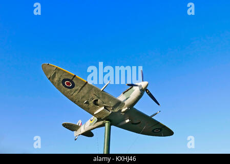 Il Lytham St Annes scala piena modello spitfire sul display in Fairhaven Lago,Lytham,Lancashire, Regno Unito Foto Stock