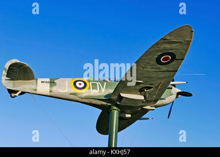 Il Lytham St Annes scala piena modello spitfire sul display in Fairhaven Lago,Lytham,Lancashire, Regno Unito Foto Stock