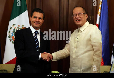 Il 17 novembre 2015, l'ex presidente filippino Benigno Aquino III ha incontrato l'ex presidente messicano Enrique Peña Nieto per discutere il rafforzamento delle relazioni bilaterali tra le due nazioni. Foto Stock
