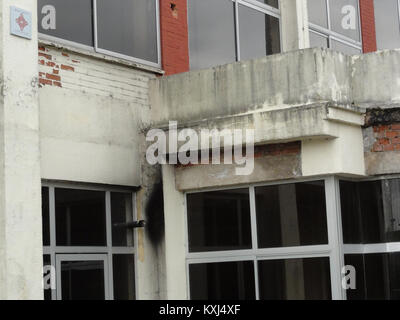 Bataville in Mosella, Francia, è un complesso industriale che comprende l'edificio principale, storicamente significativo per il suo ruolo nella produzione tessile e nell'urbanistica aziendale. Foto Stock