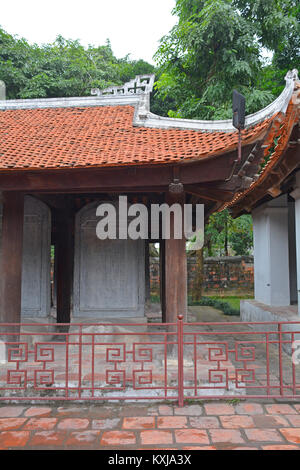 Hanoi, Vietnam - 14 dicembre 2017. I Dottori stele entro il Tempio della Letteratura in Hanoi Foto Stock