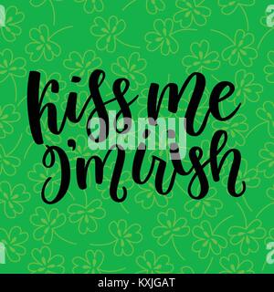 Saint Patricks Day greeting card con sfavillavano Verde foglie di trifoglio e testo. Iscrizione - Kiss me, io sono irlandese. San Patrizio giorno lettering. Vector hol Illustrazione Vettoriale
