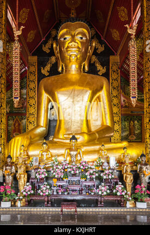 CHIANG RAI, Thailandia - Novembre 05, 2014: Wat Jed Yod tempio interno. Foto Stock