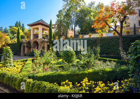Vista del Palazzo Alhambra cortile. Granada, Andalusia, Spagna Foto Stock