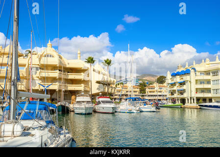 Vista panoramica di Puerto Marina a Benalmadena. Costa del Sol, Andalusia, Spagna Foto Stock