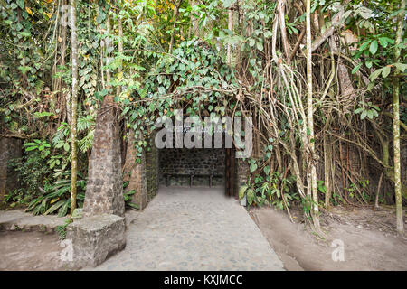 YOGYAKARTA, Indonesia - 23 ottobre 2014: Il Ullen Sentalu Museo è una cultura Giavanese e il museo d'arte situata vicino a Yogyakarta, Indonesia. Foto Stock