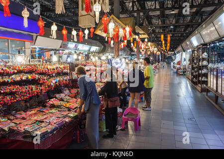 CHIANG MAI, Thailandia - Novembre 06, 2014: colorato stile tailandese nel tessuto del mercato, Thailandia Foto Stock