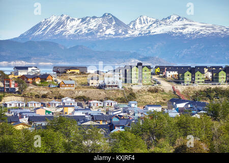 Ushuaia città capitale di Tierra del Fuego, comunemente conosciuta come la città più meridionale del mondo, Argentina Foto Stock