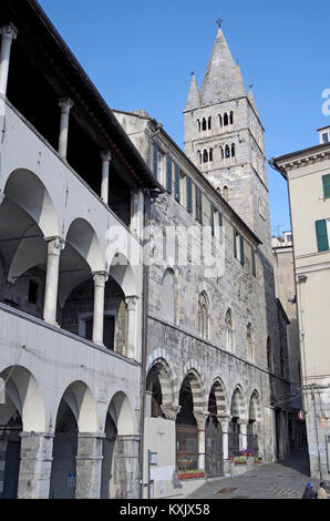 La Commenda di San Giovanni d' Pré, a Genova, un complesso di edifici in stile romanico tra cui due chiese sovrapposte, un ospedale e un convento, Foto Stock