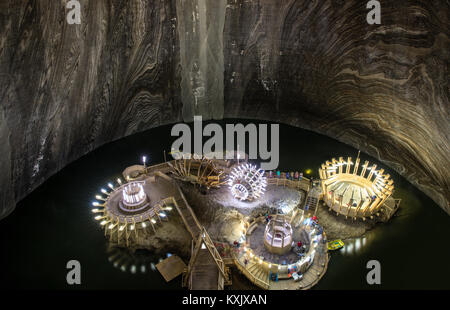 Turda, Romania - 8 Agosto 2017: vista interna di Turda Miniera di sale, il wellknown landmark in Transilvania, Romania, Europa Foto Stock