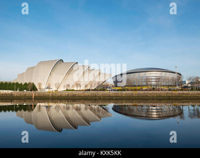 Vista del SEC Armadillo centro e SSE idro arena accanto al fiume Clyde a Glasgow , Regno Unito Foto Stock