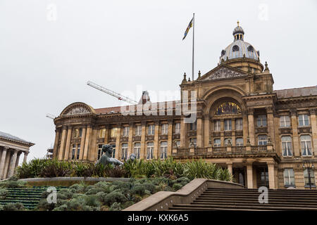 Il fiume, localmente noto come Floozie nella Jacuzzi visto di fronte al Birmingham Museum & Art Gallery. Originariamente da Dhruva Mistry come acqua Foto Stock