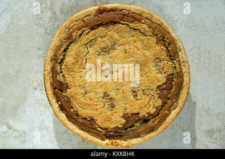 Pane appena sfornato shoofly pie con lo zucchero e il melasso. Foto Stock