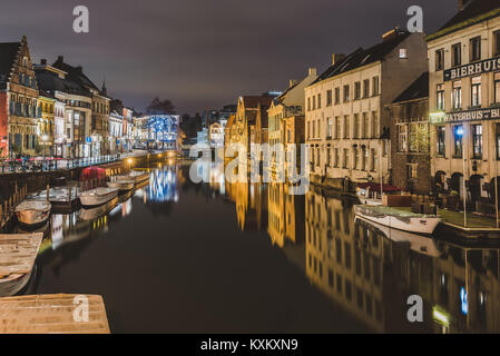 Notte Gand Canal nella Città Vecchia Foto Stock