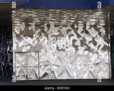 L'immagine raffigura il Museu Blau di Barcellona, parte del Museo di Scienze naturali, evidenziando l'architettura moderna, le mostre e l'accessibilità pubblica dell'edificio. Foto Stock