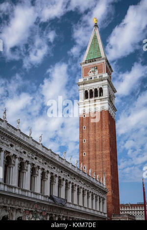 La Basilica di San Marco campanile di Piazza San Marco in Veneto, Venezia, Italia, Europa Foto Stock