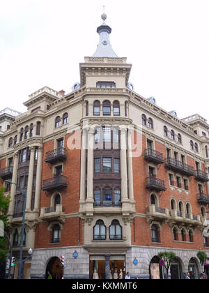 Bilbao - Edificio esquinero en Gran Vía 42 y Calle Iparragirre 28 (1) Foto Stock