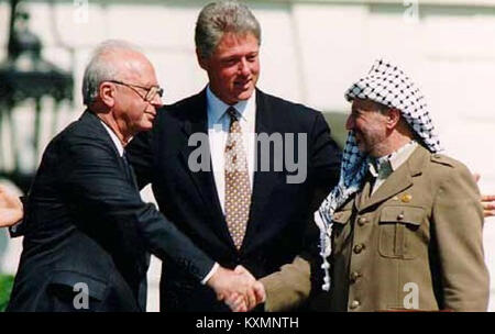 Bill Clinton, Yitzhak Rabin, Yasser Arafat alla Casa Bianca 1993-09-13 tagliato Foto Stock