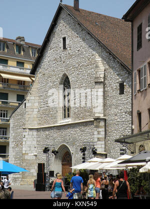Église Saint-Maurice ad Annecy, Francia, è una chiesa storica caratterizzata da elementi architettonici gotici, opere d'arte religiose e un significativo patrimonio culturale. Foto Stock