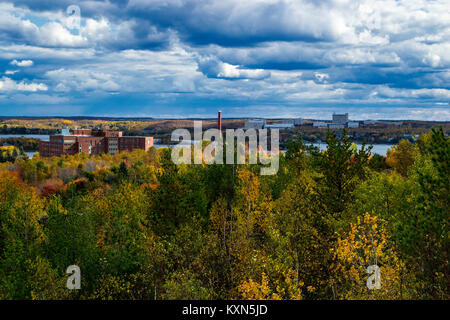 Uno dei tanti panorami bellissimi nella regione di Sudbury Foto Stock