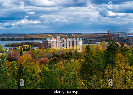 Uno dei tanti panorami bellissimi nella regione di Sudbury Foto Stock