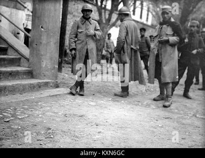 I primi prigionieri di guerra francesi in Ungheria, raffigurati in un'immagine di Fortepan. La fotografia offre uno sguardo sul contesto militare storico durante le prime fasi della prima guerra mondiale Foto Stock