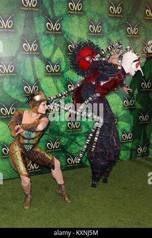 Londra, Regno Unito. Decimo gen, 2018. Cast , Cirque Du Soleil OVO - UK premiere, Royal Albert Hall di Londra, UK, 10 gennaio 2018, Foto di Richard Goldschmidt Credito: ricca di oro/Alamy Live News Foto Stock