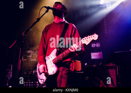 Cambridge, Regno Unito. Decimo gen, 2018. PAWS eseguire live al Cambridge Junction sostenendo i presepi. Credito: Richard Etteridge/Alamy Live News Foto Stock