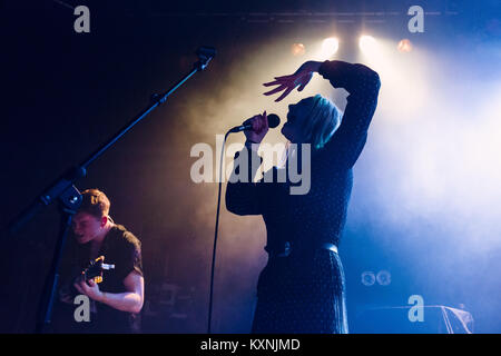 Cambridge, Regno Unito. Decimo gen, 2018. Yonaka eseguire live al Cambridge Junction sostenendo i presepi. Credito: Richard Etteridge/Alamy Live News Foto Stock