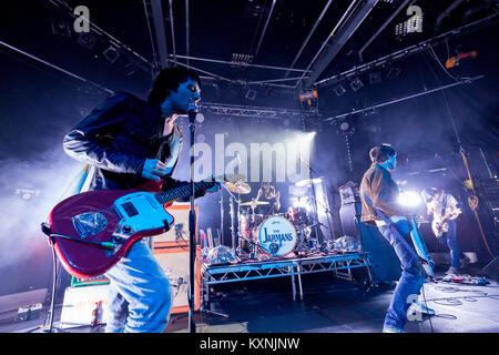 Cambridge, Regno Unito. Decimo gen, 2018. Inglese indie rock band i presepi eseguire live al Cambridge Junction sostenendo il loro ultimo album. Credito: Richard Etteridge/Alamy Live News Foto Stock